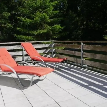 度假居 In Mit Garten, Terrasse Und Grill